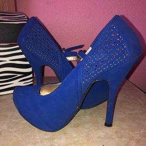 Royal blue heels 💙